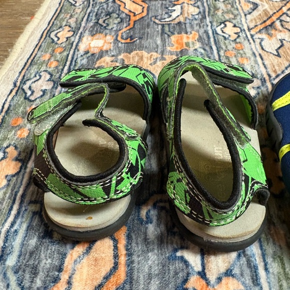 Toddler sandals and water shoes - Picture 2 of 3